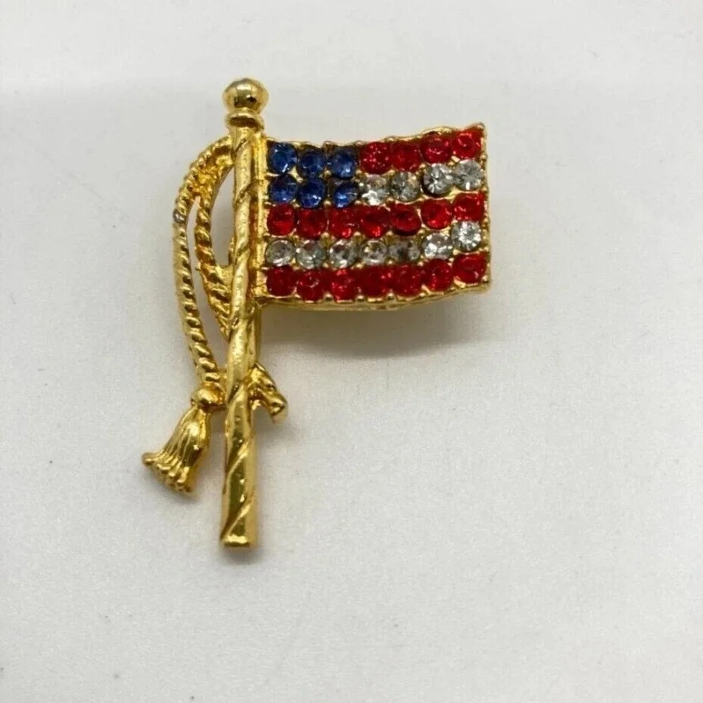 Rhinestone American Flag Brooch‎ Pin Gold Tone Patriotic Red White Blue Jewelry